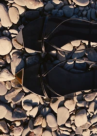 Leather sandals with strap and contrasting toe