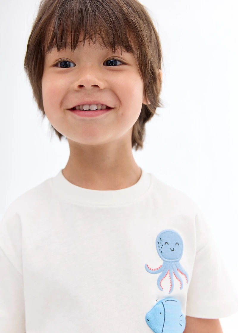 Embossed design T-shirt