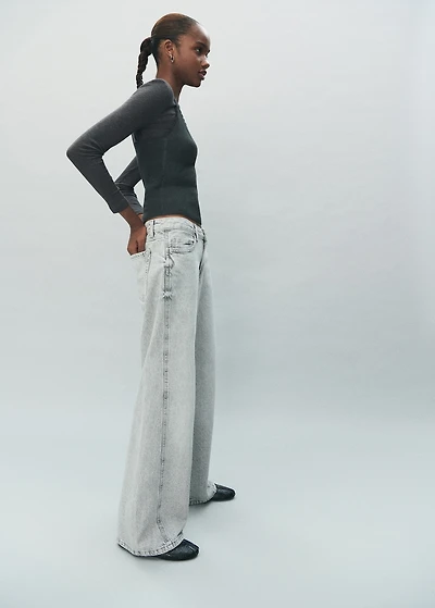 Low-waist wide leg jeans