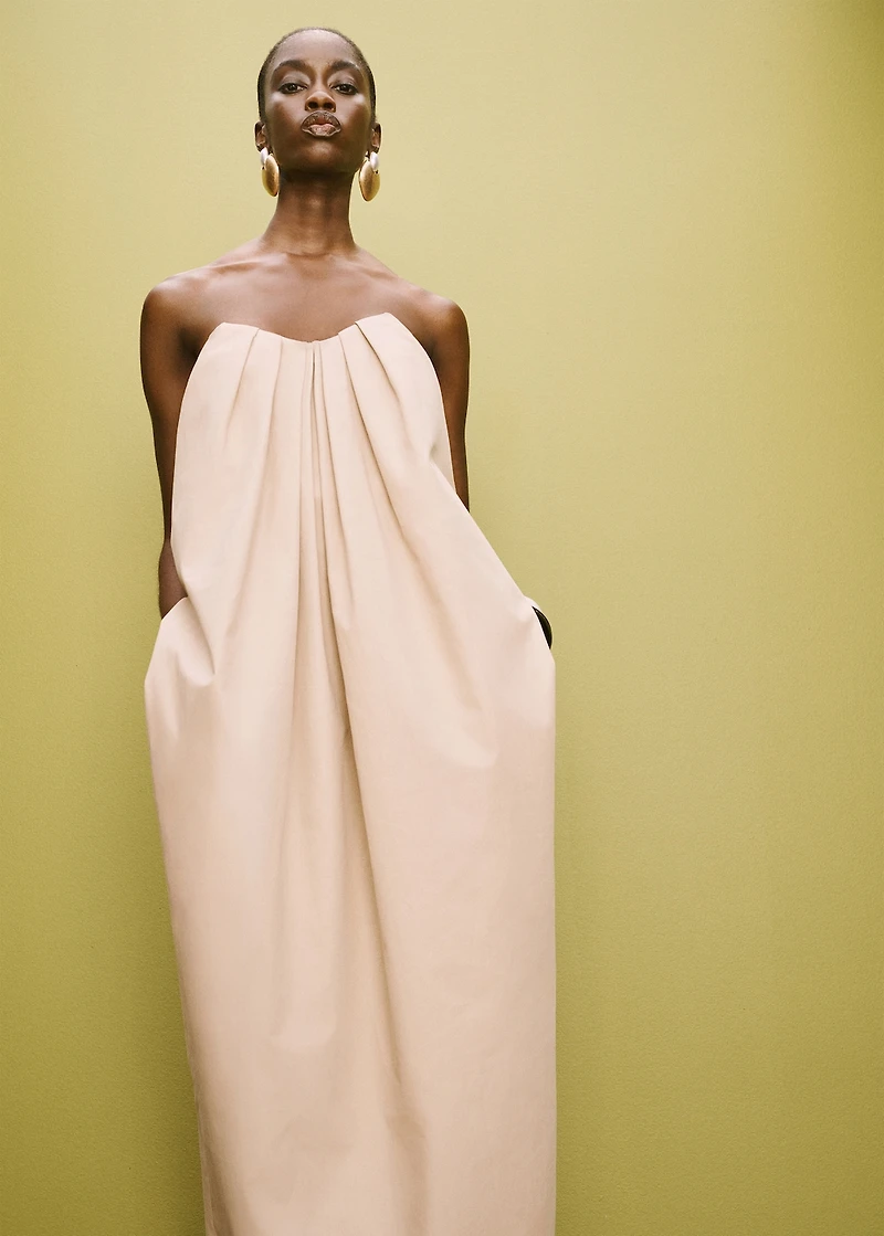 Long dress with sweetheart neckline