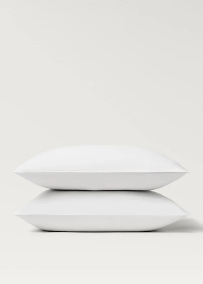 Two 500-thread count cotton percale pillowcases with rounded piping detail 60x60 cm