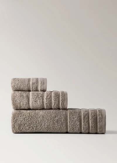 Cotton bath towel with embroidered dots