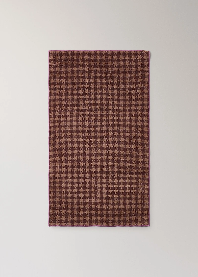 Cotton check-print washbasin towel with overlock stitching