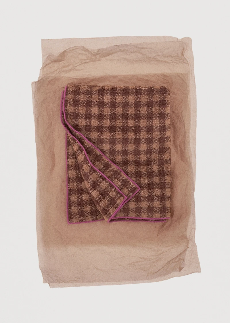 Cotton check-print washbasin towel with overlock stitching