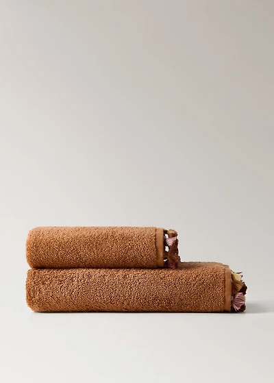 Children's cotton bath towel with multi-colored pom-poms