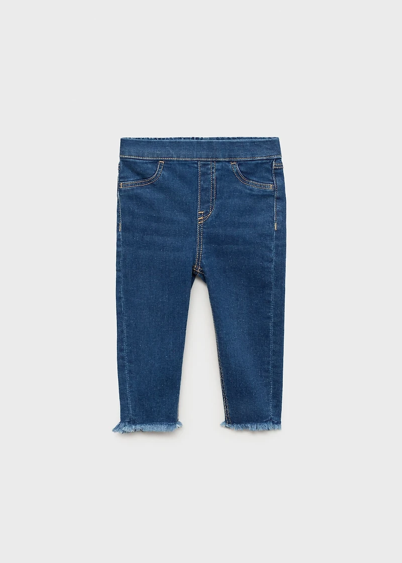 Skinny jeans with frayed hem