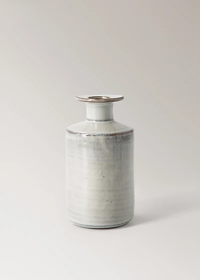 Stoneware vase with bottle design
