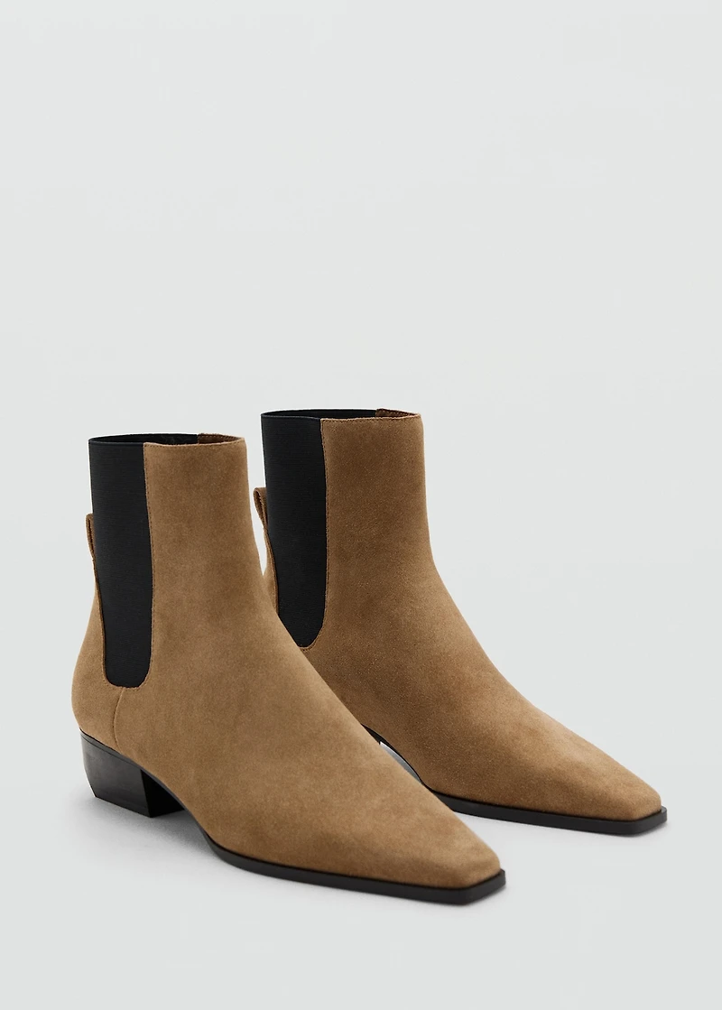 Heel suede ankle boot