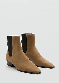Heel suede ankle boot