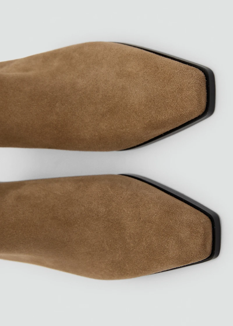 Heel suede ankle boot