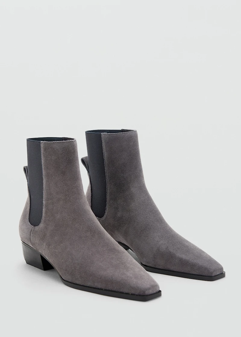 Heel suede ankle boot