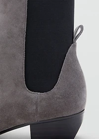 Heel suede ankle boot