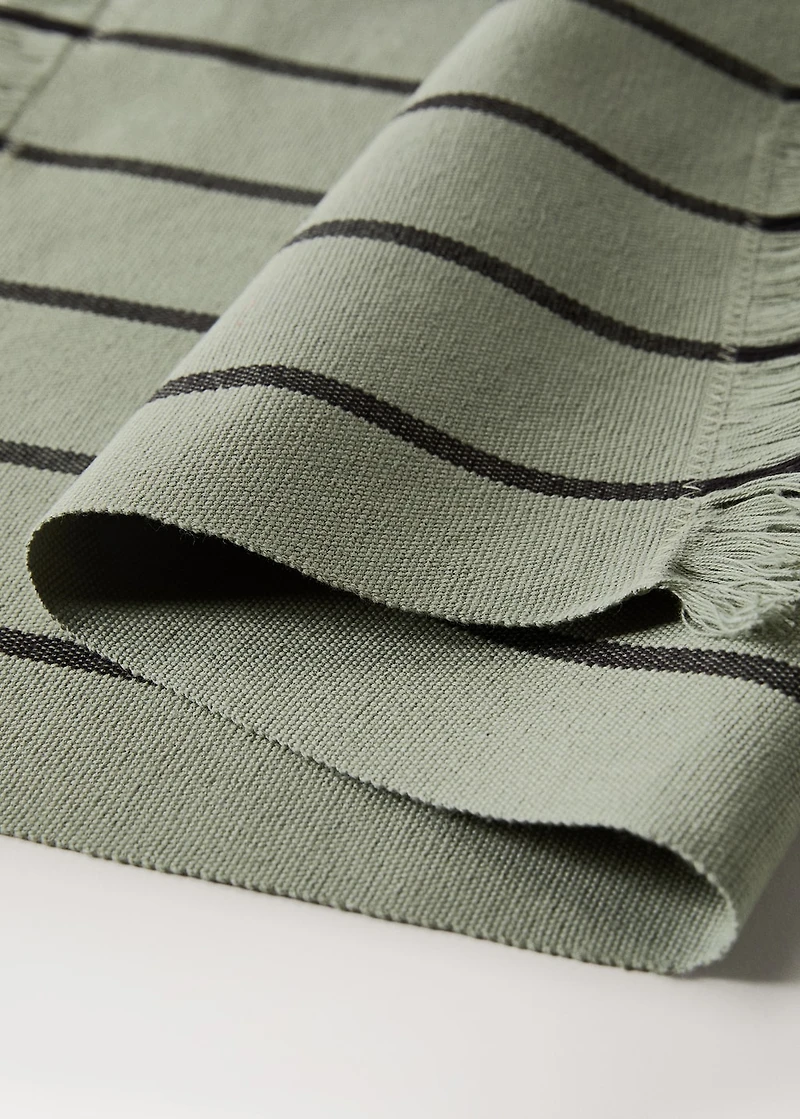 Striped placemats with tassels