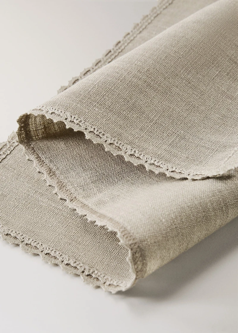 Linen placemat with lace edging