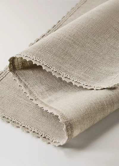 Linen placemat with lace edging