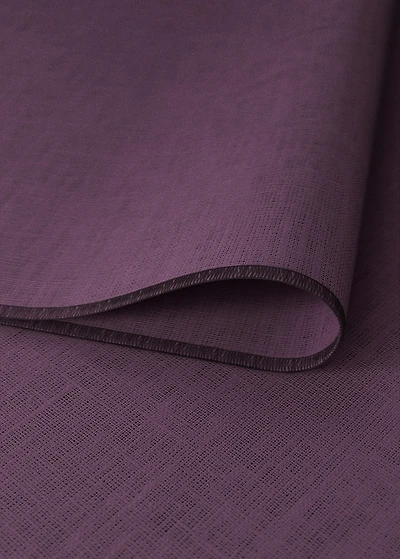 100% resin-coated linen placemat with contrasting overlock stitching