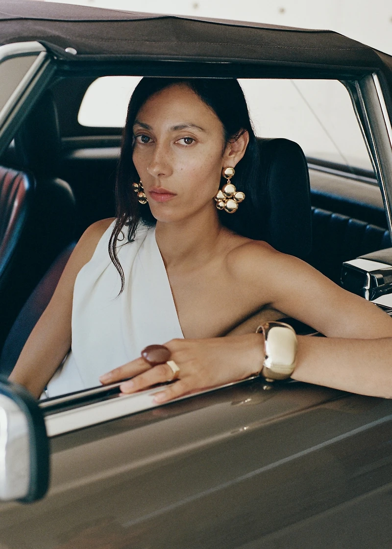 Round hanging earrings