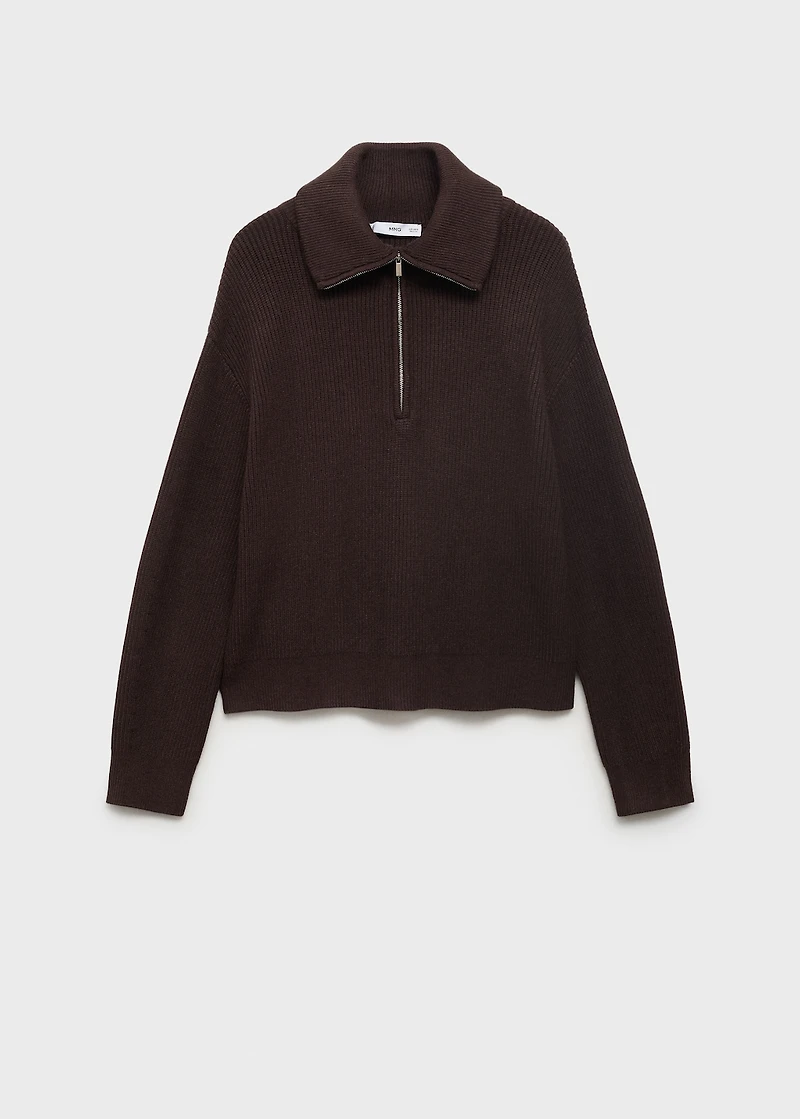 Sweater with contrasting zipper collar