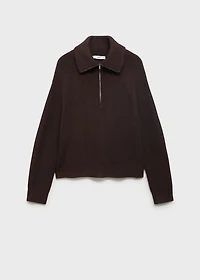 Sweater with contrasting zipper collar