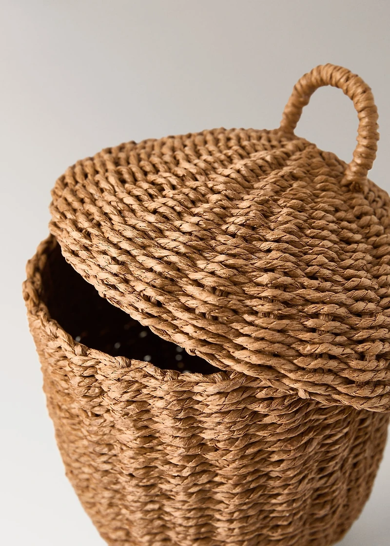 Children’s paper basket with acorn design