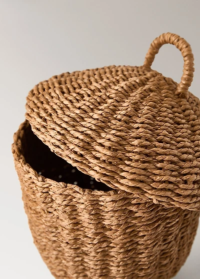 Children’s paper basket with acorn design