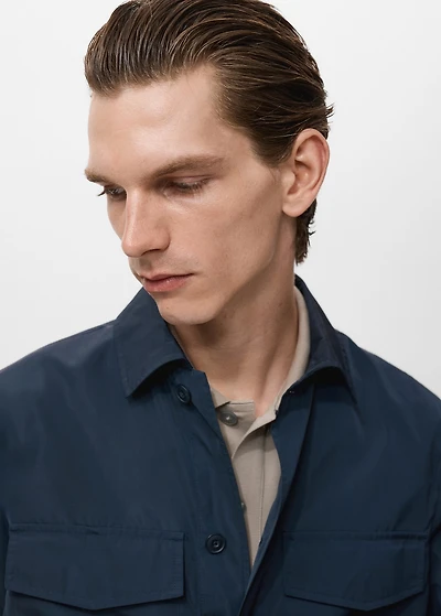 Water-repellent jacket with pockets