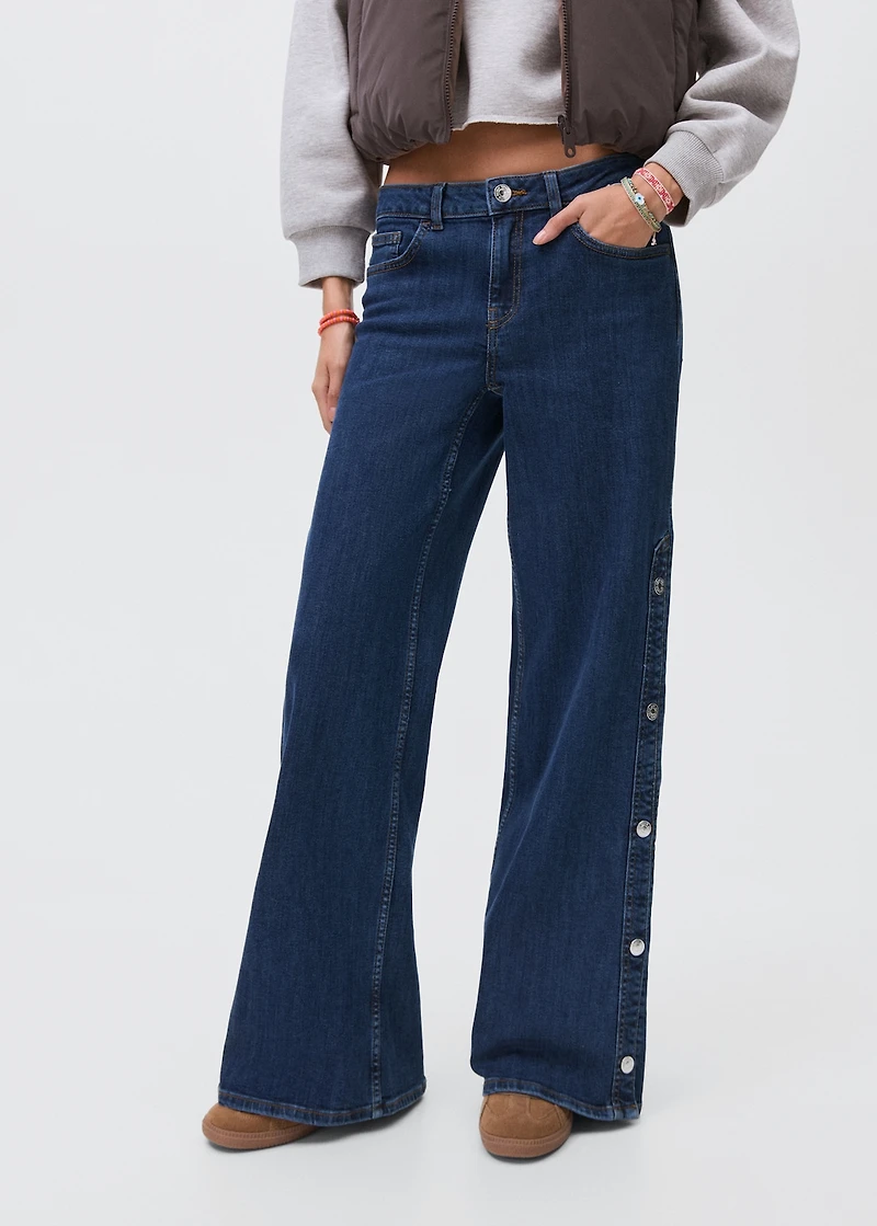 Wide leg jeans with cut-out