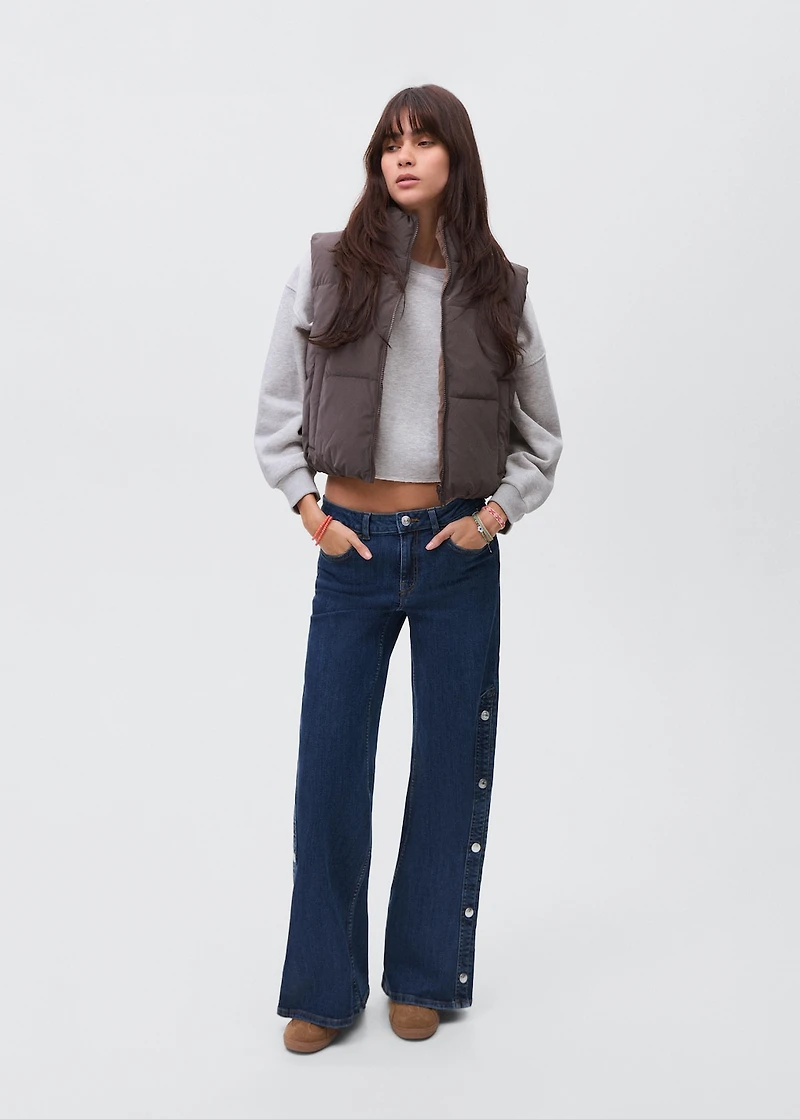 Wide leg jeans with cut-out