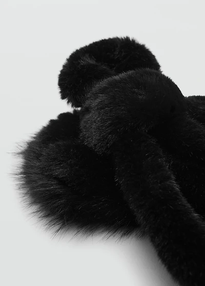 Fur-effect scarf