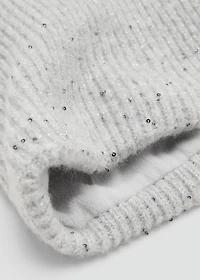 Knitted scarf with sequins