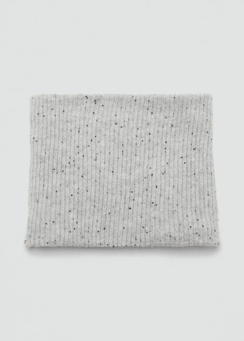 Knitted scarf with sequins