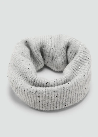 Knitted scarf with sequins