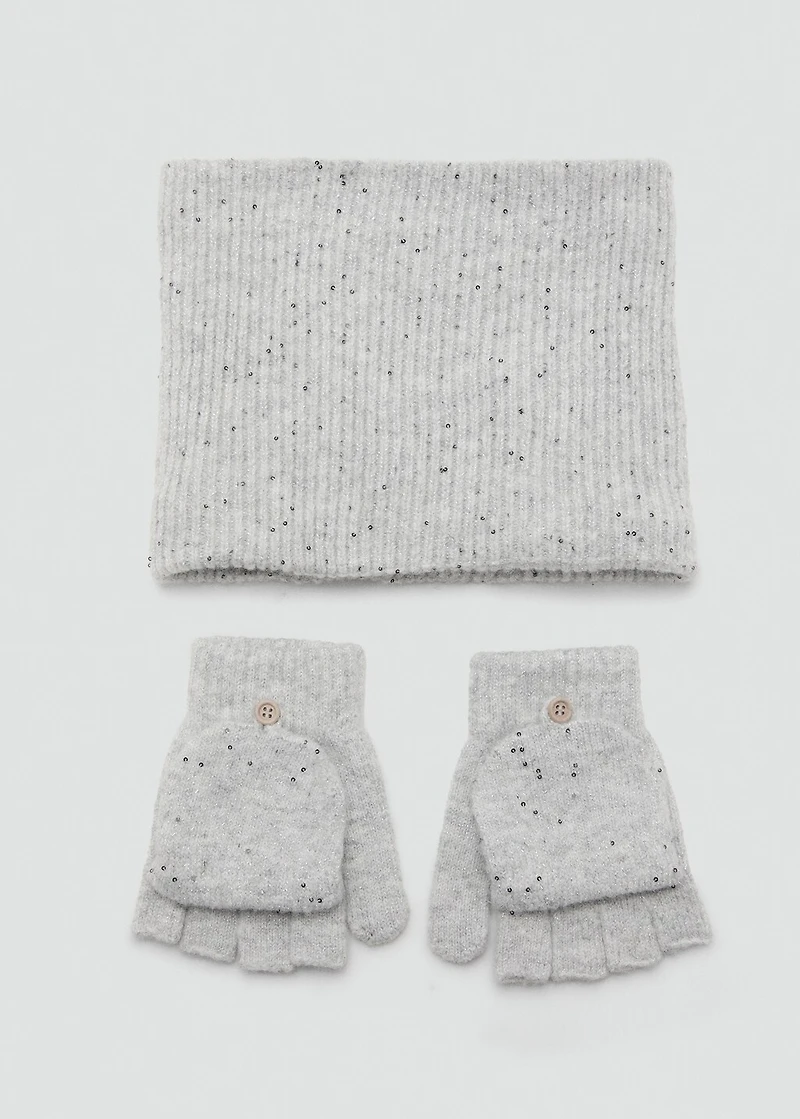 Knitted scarf with sequins