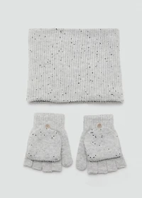 Knitted scarf with sequins