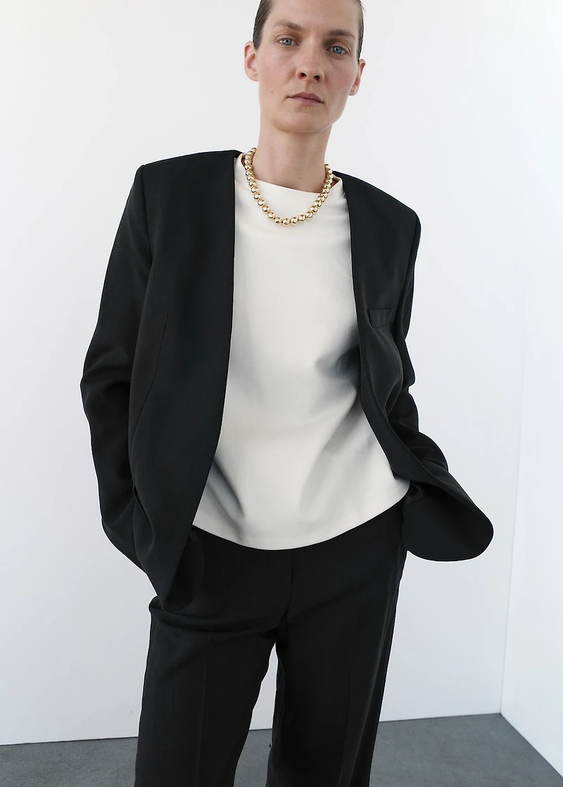 Suit blazer without lapels