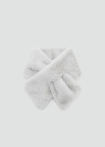 Fur-effect scarf