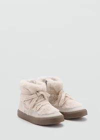 Ankle boots with leather accents