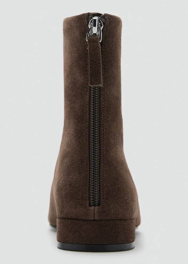 Suede ankle boots with round toe