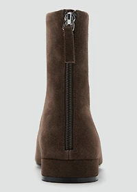 Suede ankle boots with round toe