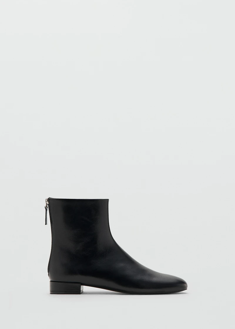 Zipped leather ankle boots