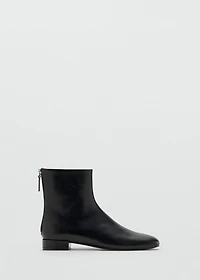 Zipped leather ankle boots