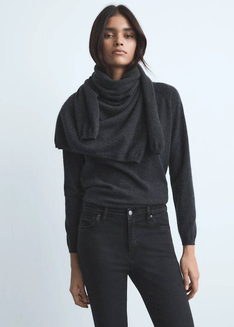 Mid-rise skinny jeans