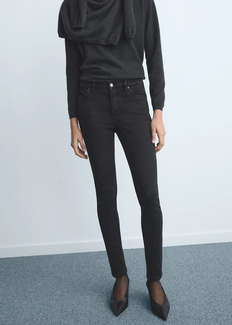 Mid-rise skinny jeans