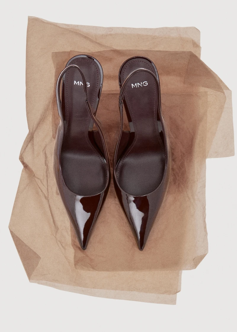 Patent leather heel shoes