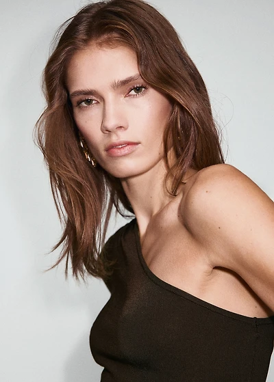 Fine-knit dress with asymmetrical sleeves