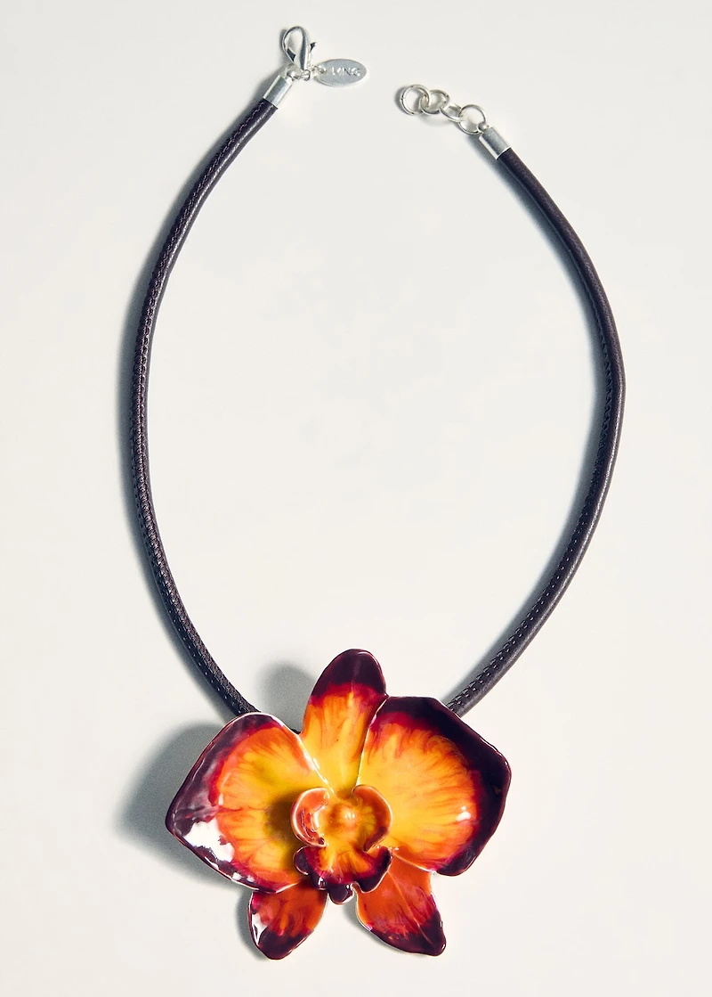 Maxi-flower stiff collar