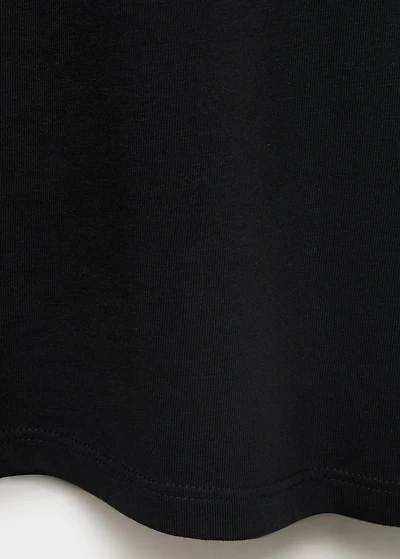 Short-sleeved t-shirt with shoulder pads