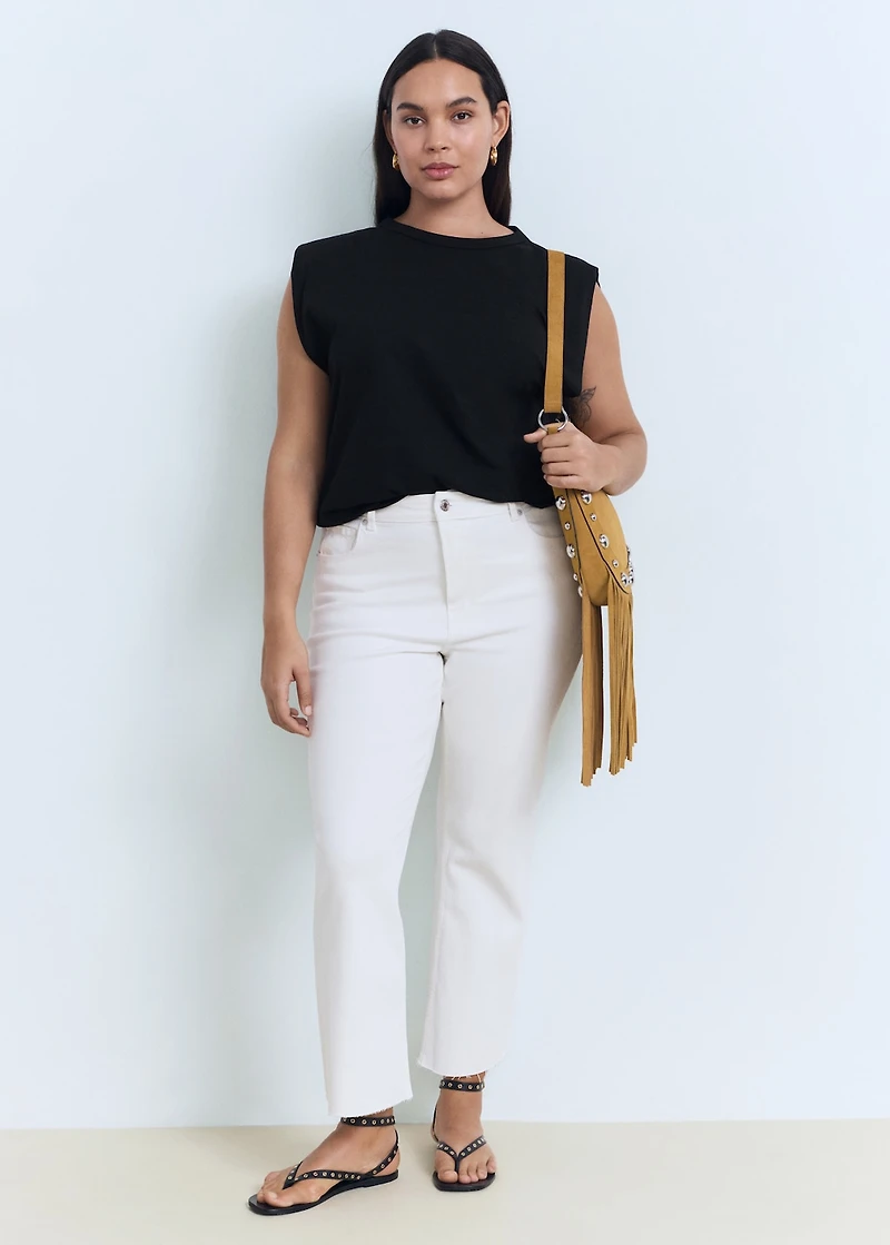 Short-sleeved t-shirt with shoulder pads