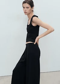 Fitted top with wide straps