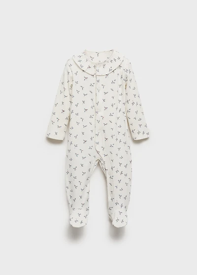 Pajamas with flowers and baby neck